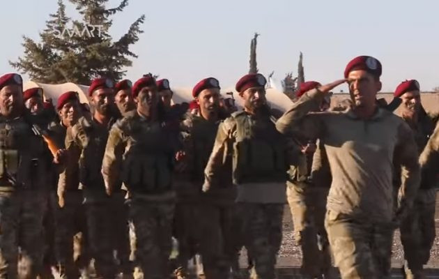 Οι μισθοφόροι του Ερντογάν στη Συρία ορκίζονται και παρελαύνουν (βίντεο)